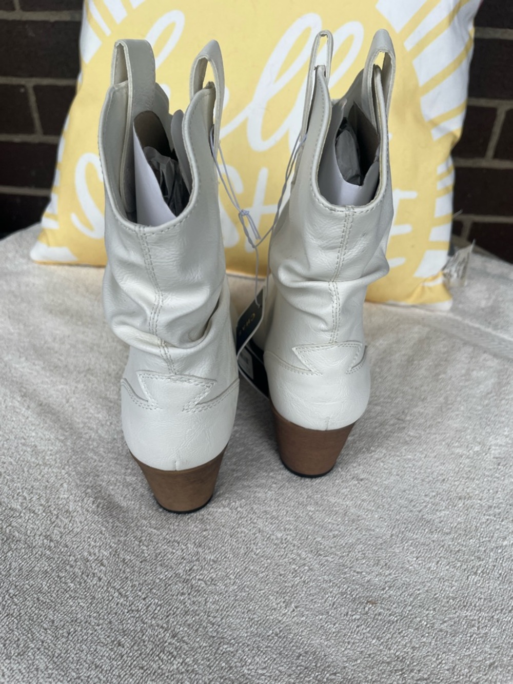 Charles Albert White Pointed-Toe Western Ankle Boots - Picture 4 of 7
